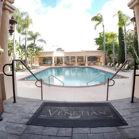 Vacation 2 Bedroom First Floor Luxury Condo La Jolla, Spa, Pool, Gym